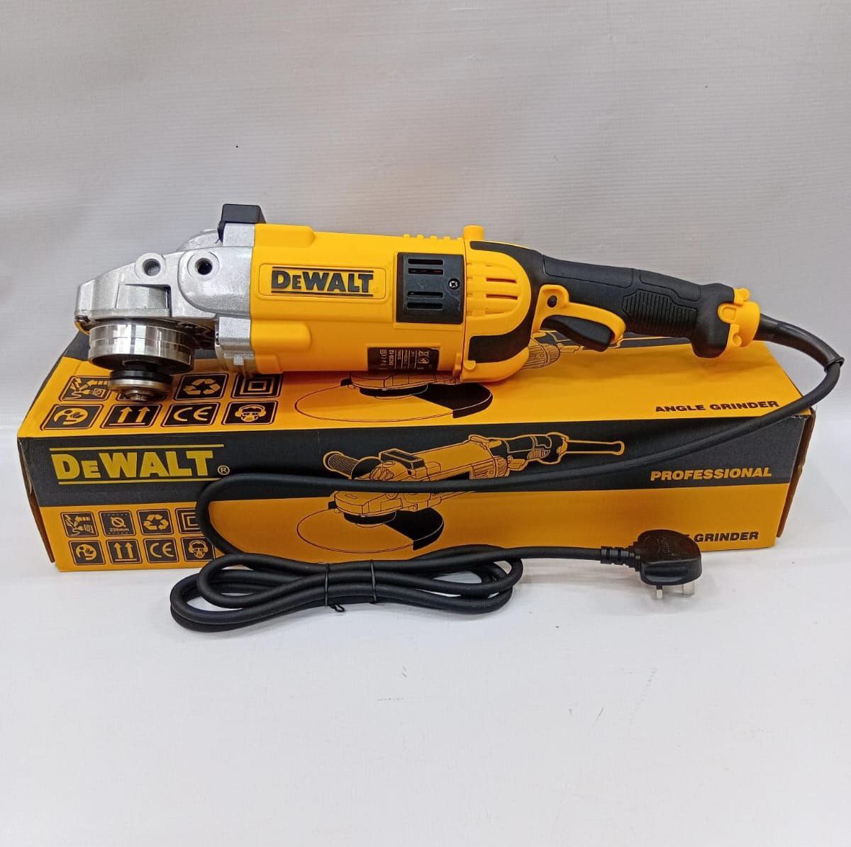 82258f0e-a150-40af-a326-0d41d696b4df.jpg Dewalt 9" Angle Grinder - Image 1